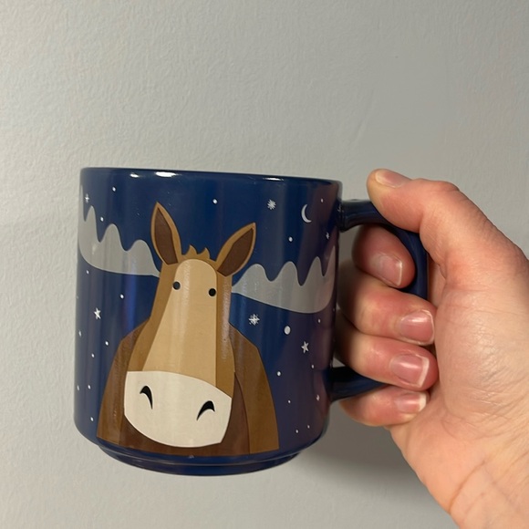 Tim Hortons Moose celestial Scene 2019 Edition Cup - Picture 5 of 6